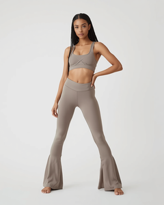 Conjunto de yoga de 2 piezas con leggings acampanados de cintura cruzada a la moda para mujer, ropa deportiva de cintura alta sin costuras, traje de entrenamiento para gimnasio. - Product Image 1