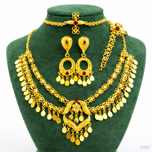 Collier élégant pour femme MOLL JEWELLERS en laiton plaqué or avec zircon naturel, chaîne torsadée et motif feuille, certifié par une tierce partie - Product Image 1