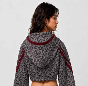 Vente en gros de sweat-shirts à capuche pour femmes en molleton doux de qualité supérieure, avec imprimé léopard graphite, cordon de serrage, fermeture éclair et manches rayées - Product Image 2