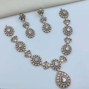 Ensemble collier et boucles d'oreilles en or plaqué 18 carats avec diamants américains pour femmes - Product Image 1