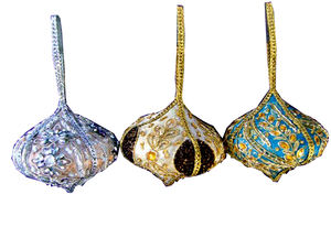 Ornements de Noël suspendus faits à la main en acrylique carré avec décoration Zari de haute qualité - Product Image 3