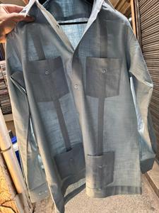 Camisa Guayabera de Algodón Gris Claro para Hombre, Manga Larga, Transpirable, 4 Bolsillos, Estilo Latino, Venta al Por Mayor OEM - Product Image 5