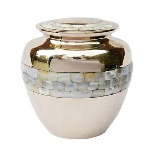 Design fantastique couleur or et nacre cendres humaines pour la meilleure vente de dessus de table urnes décoratives en métal en laiton au meilleur prix - Product Image 1