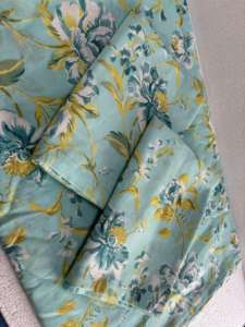 Sarongs élégants à motifs floraux imprimés à la main, 100% coton premium, respirants et fabriqués artisanalement pour les acheteurs en gros internationaux - Product Image 2