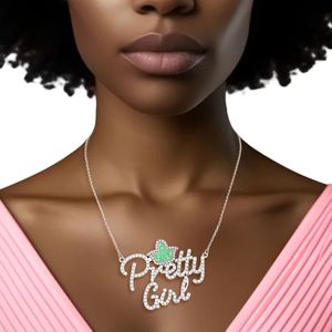 Collier pendentif transparent pour femme, bijou fantaisie, chaîne élégante avec breloque en cristal, cadeau idéal pour les fêtes et le quotidien - Product Image 6