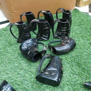 Mug en corne de bœuf Viking sculpté à la main, poli, de luxe, 16-20 oz, écologique, style médiéval, pour bière et hydromel - Product Image 5