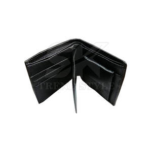 Portefeuilles en cuir texturé serpent multi-compartiments pour usage professionnel, en vente - Product Image 3