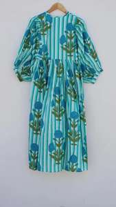 Vestido midi de gasa de algodón con estampado artesanal |   Estilo Boho con Cuello Profundo - Product Image 6