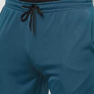 Renueva tus atuendos diarios con este chándal para hombre, que ofrece una silueta cómoda y un look impecable para múltiples ocasiones. - Product Image 5