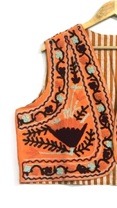 Gilet bohème pour femme, brodé à la main, motif floral, sans col, court - Product Image 4