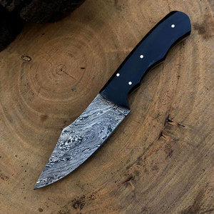 Cuchillo de Caza de Acero de Damasco Hecho a Mano con Hoja con Patrón Decorativo y Mango Sólido para Uso en Exteriores y Colección de Regalos - Product Image 2