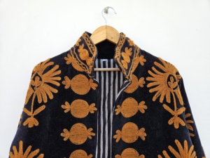 Chaqueta de Terciopelo para Mujer con Bordado de Granadas, Cierre de Botones Cubiertos, Cuello Redondo, Transpirable, para Invierno, Regalo para Ella - Product Image 2