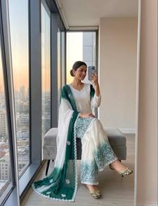 Salwar Kameez pakistanais bicolore avec Plazzo et Dupatta, blanc et bleu ciel, brodé, tenue de mariage traditionnelle pour femmes - Product Image 2