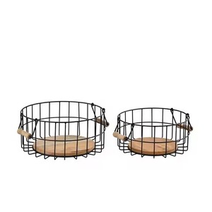 Corbeille à fruits moderne en fil métallique doré avec base en bois, bol de rangement de luxe en métal, support décoratif pour fruits de comptoir, centre de table - Product Image 6