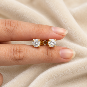 ต่างหูเพชรเม็ดเดี่ยว 1 กะรัต เพชรเพาะเลี้ยงในห้องปฏิบัติการ ทองคำแท้ 14K แบบ 4 กรงเล็บ ดีไซน์เรียบหรู สำหรับงานปาร์ตี้ ขายส่ง เครื่องประดับคุณภาพสูง - Product Image 2