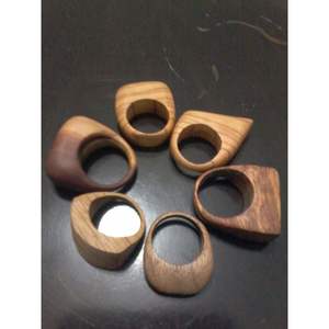 Anillo de Dedo de Madera y Resina de Estilo Rústico Moderno, Alfombrillas y Protectores Elegantes, Accesorio para Amantes - Product Image 4