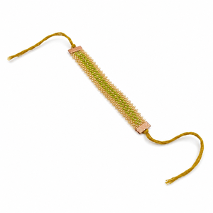 Rakhi élégant fait main en perles de rocaille vertes et dorées avec fil tressé pour la célébration du Raksha Bandhan - Product Image 1