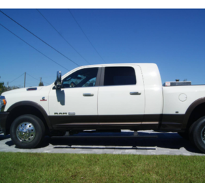 VENTA RÁPIDA Usado 2021 3500 Limited Longhorn Mega Cab 4x4 Diésel Automático, Usado en Buen Estado, Asientos de Cuero Traseros - Product Image 3
