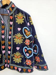 Veste élégante en velours orange brodée avec motif cœur et floral, col montant, manches longues, faite à la main, manteau doux pour femme - Product Image 6