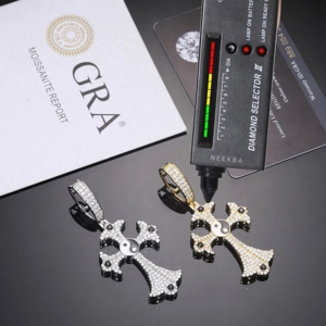 Pendentif croix Yin et Yang Tai Chi - Pendentif croix en argent sterling 925 et moissanite, un mélange parfait d'élégance et de symbolisme - Product Image 6