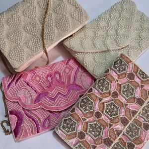 Bolso de mano hecho a mano con cuentas, diseño floral con lentejuelas, bolso de noche con perlas, bolso bandolera para bodas y fiestas para mujer. - Product Image 6
