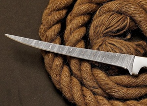 Cuchillo de Filetear de Acero de Damasco Hecho a Mano por A&M Enterprises con Mango de Madera de Palisandro, Refuerzo de Acero y Funda de Cuero a Juego - Product Image 2
