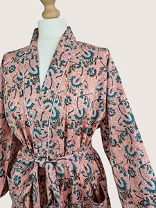 Bata Larga Estampada Floral para Mujer, Manga Tres Cuartos, Cuello Vuelto, 100% Poliéster Suave, Cierre con Cordón, Ideal para Primavera - Product Image 5