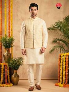 Vêtements traditionnels indiens en soie Dhupian, ensemble Kurta et pantalon avec poches des deux côtés pour hommes, pour les mariages et les festivals. - Product Image 4