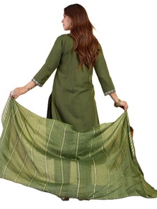 ชุดสัลวาร์ คามีซผ้าฝ้ายสีเขียวแบบดั้งเดิม พร้อมเสื้อคุर्ตาปักลายและผ้าคลุมไหล่เข้าชุด สำหรับผู้หญิง สวมใส่สบายๆ ความยาวระดับข้อเท้า ทรงปกติ - Product Image 4