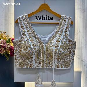 เสื้อเบลาส์คอวีบุผ้าซิลค์อิตาลีเนื้อนุ่มสีสันสวยงาม ตกแต่งด้วยงานปักลูกปัดและลายปักแบบ Tricot พร้อมงานประดับด้วยเชือกและลูกปัด ราคาขายส่ง - Product Image 3