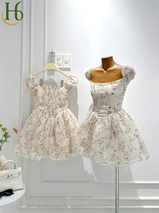 Robe Courte en Chiffon Tissé à Motifs Floraux avec Manches Bouffantes, Col Carré, Taille Haute, Coupe Évasée, Style Féminin Doux et Léger – Fabriquée au Vietnam - Product Image 4
