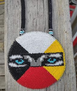 Elegante conjunto de collar y aretes hechos a mano con cuentas artísticas para ocasiones festivas - Product Image 3