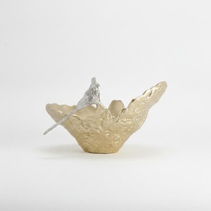 Bol en métal doré fait main avec décor d'oiseau argenté, plat de service décoratif pour la décoration de table, 19 cm - Product Image 2