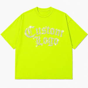 Camiseta Oversize Personalizada con Letras Góticas de Diamantes de Imitación para Hombre, Estilo Urbano, Manga Corta, Tejida, Cuello Redondo, Gráfico, Amarilla - Product Image 3
