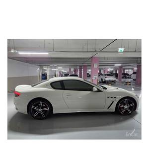 Maserati GranTurismo 4.7 MC, Modelo de Junio de 2018, 26,600 km, Caja de Cambios Automática, Asientos de Cuero, Volante a la Izquierda, Cámara Trasera - Product Image 4