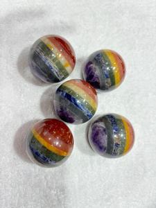 Sphère de cristal de qualité supérieure à sept chakras pour l'alignement des chakras et l'utilisation spirituelle, disponible à la vente - Product Image 4