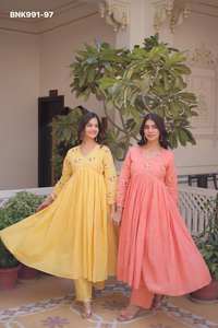 Increíble Conjunto de Kurti y Pantalón de Algodón con Bordado, Hermoso y de Nueva Llegada, Moda Femenina, Compra en Línea, Ropa Étnica India - Product Image 3