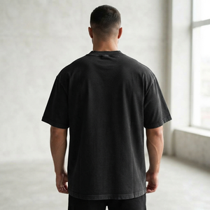 Camiseta negra con estampado gráfico extragrande personalizado, cuello redondo, 100% algodón, tela ecológica, estilo moderno, manga corta, unisex. - Product Image 5