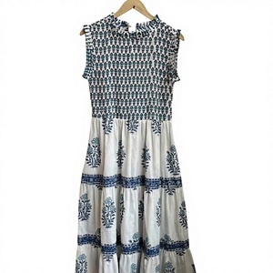 Vestido Largo Maxi de Verano Ecológico con Estampado Floral Bordado a Mano, 100% Algodón, Sin Mangas, Cuello Halter, Corte en A - Product Image 1