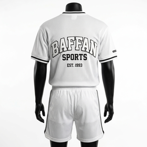 Conjunto deportivo de malla transpirable de poliéster premium, blanco y negro, con logotipo personalizado por sublimación, conjunto de pantalones cortos para hombre - Product Image 6