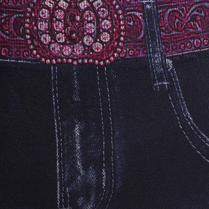 Leggings de sport pour femmes fabriqués au Pakistan, en polyester, sublimés, élégants et tendance, vêtements de fitness pour femmes. - Product Image 5