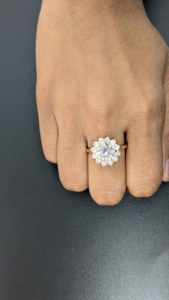 Joyería de oro amarillo macizo de 14k, anillo de compromiso con moissanita de corte redondo de 3 quilates en forma de flor para mujer, anillo de boda solitario - Product Image 5