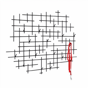 Gancho de colgar de color negro, de hierro y metal, con diseño de forma irregular, utilizado para colgar ropa, toallas, abrigos, como decoración de pared. - Product Image 1