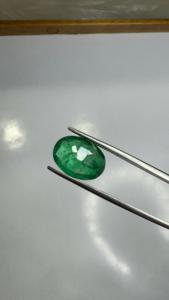Vente en gros de pierres précieuses naturelles d'émeraude zambienne de 3,38 carats, taille coussin, pierre précieuse verte certifiée pour la fabrication de bijoux fins - Product Image 3