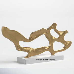 Sculpture en aluminium en forme de main, réalisée par des artistes qualifiés utilisant des techniques traditionnelles et modernes - Product Image 2