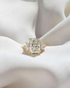 แหวนแต่งงาน/หมั้นเพชรทรงลูกแพร์ วินเทจ ทองคำขาว 14k เพชรเจียระไนจาก IGI/GIA Lab Grown สำหรับผู้ชายและผู้หญิง เหมาะสำหรับเป็นของขวัญในวันครบรอบ - Product Image 1