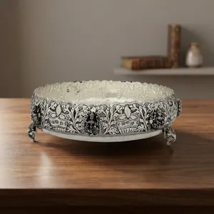 Diya Ashtalakshi con tallado floral fino, 3 patas de elefante, Urli grande - Product Image 2