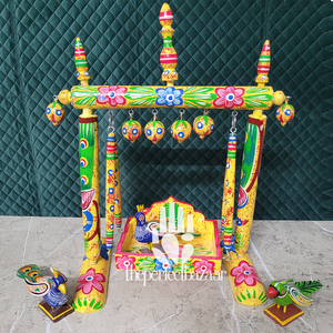 Decoración artesanal de madera Laddu Gopal Jhula para Janmastami con diseño floral colorido y campanas colgantes - Product Image 4