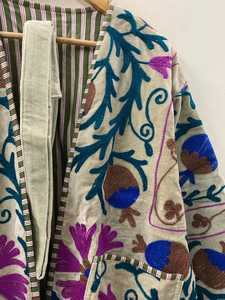 Veste en velours brodée Suzani, style indien, faite à la main, unisexe, style bohème, vêtement d'extérieur, manteau original, cadeau de Thanksgiving - Product Image 4