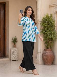 Ensemble coordonné floral moderne – Tenue assortie en rayonne à imprimé numérique - Product Image 4